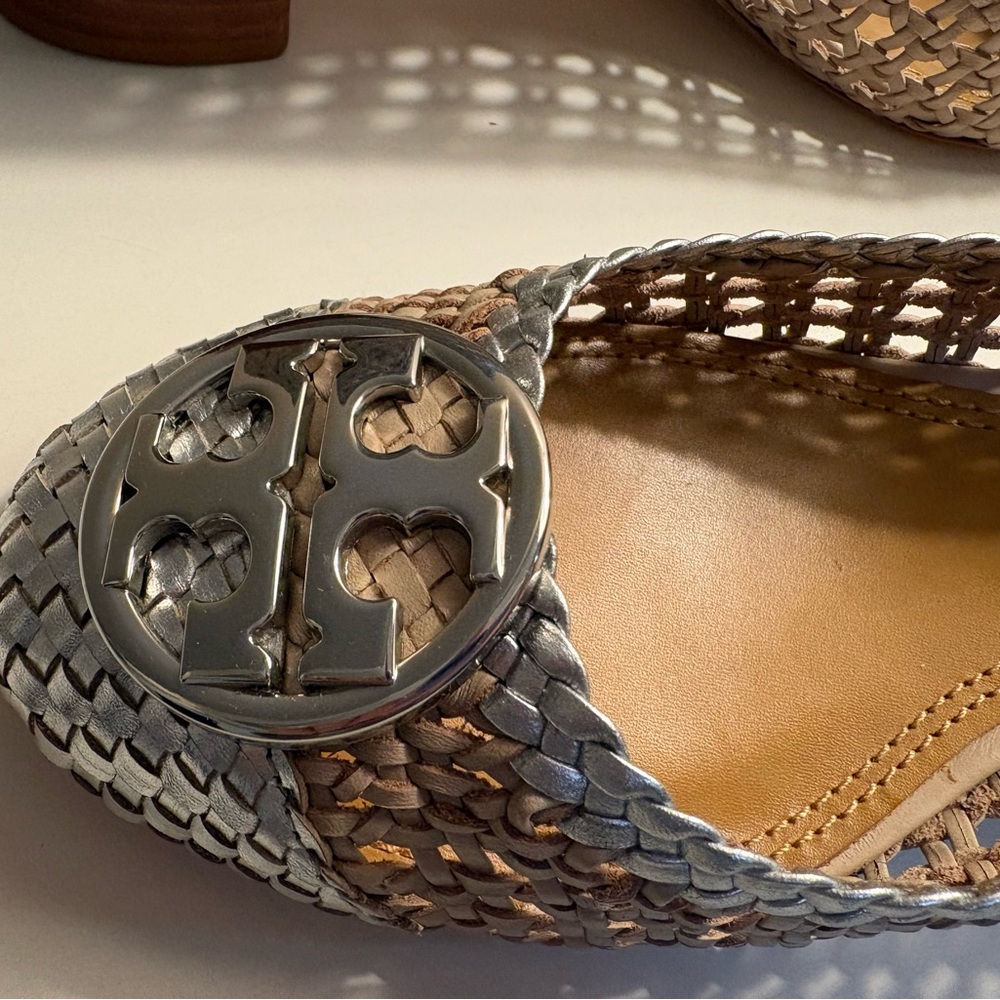 Tory Burch Chelsea  Woven cap toe basket Nappa metallic pumps